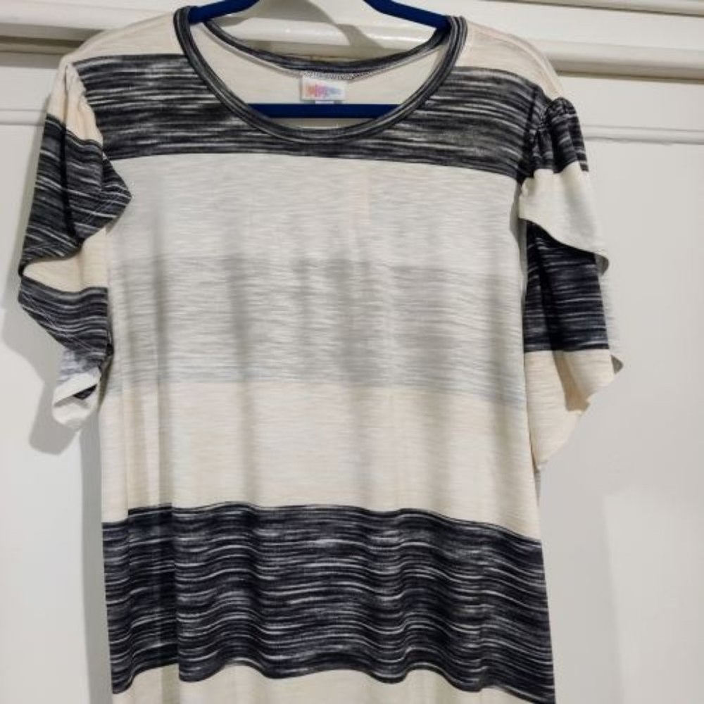 NWT Lularoe Olive Tulip Sleeve Top (Size XL)